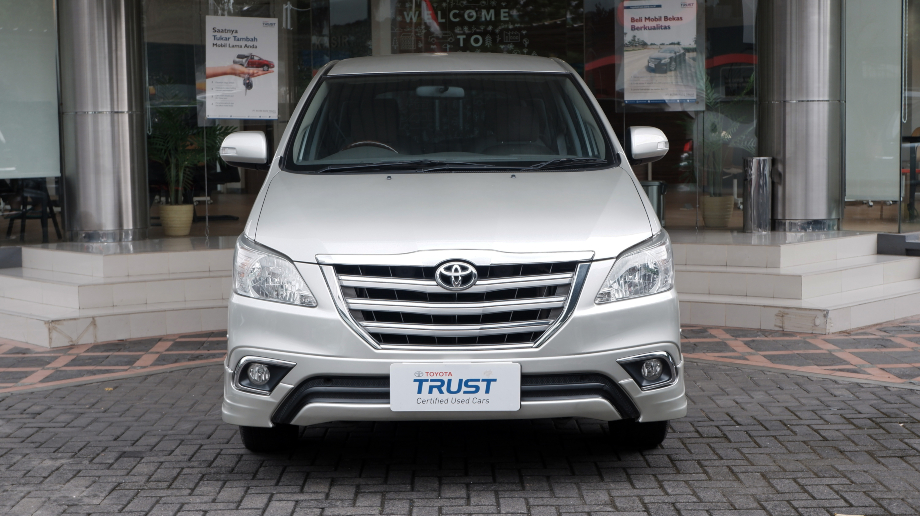 TOYOTA INNOVA 2.0 V AT 2014